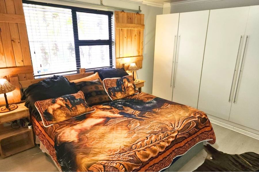 5 Bedroom Property for Sale in Loucharmante Western Cape